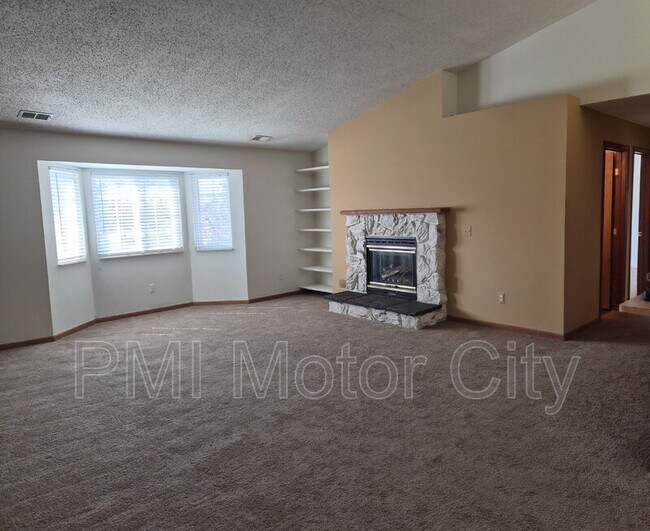 Building Photo - 30512 Oakridge Manor Dr