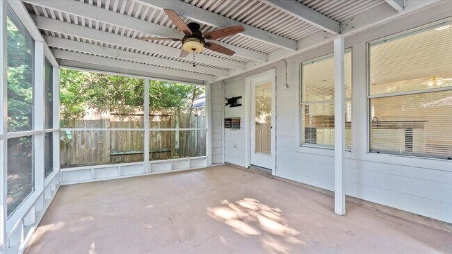 Building Photo - 111 N Misty Dawn Dr