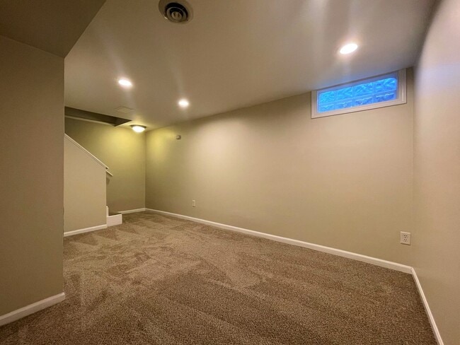 Building Photo - 2575 Olde Hill Ct N