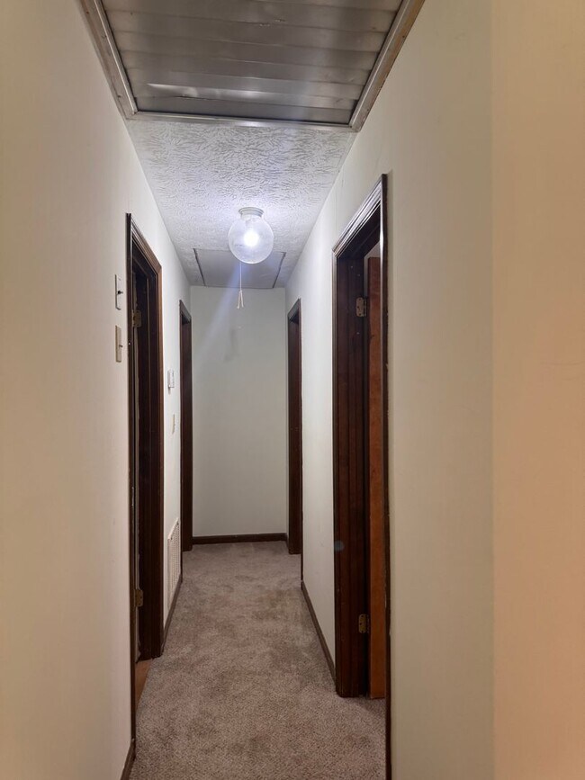 Building Photo - 1120 Sweetwater Cir