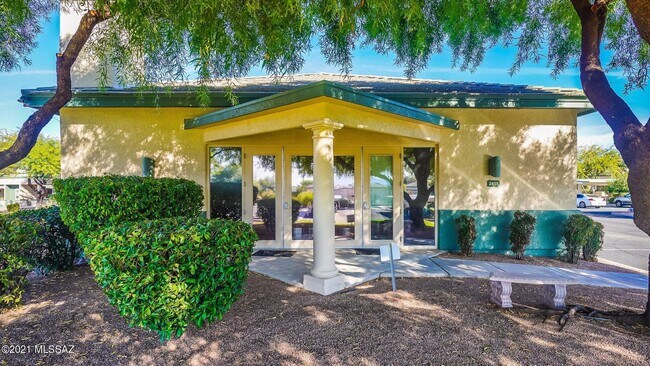 Building Photo - 2421 W Via Di Silvio