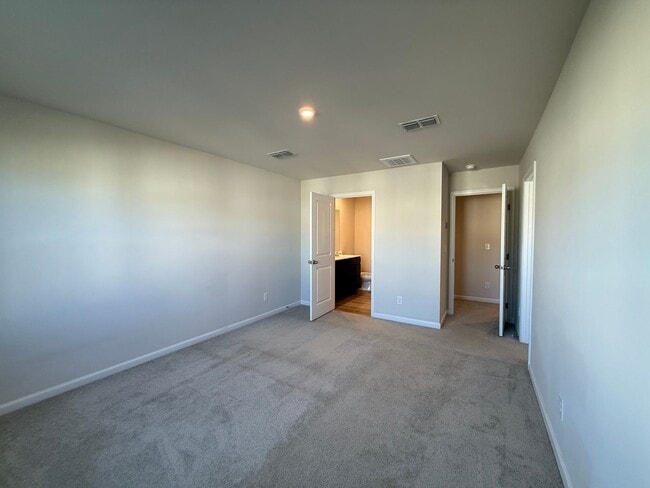 Building Photo - Modern 3-Bedroom Townhouse with Garage & Private Patio