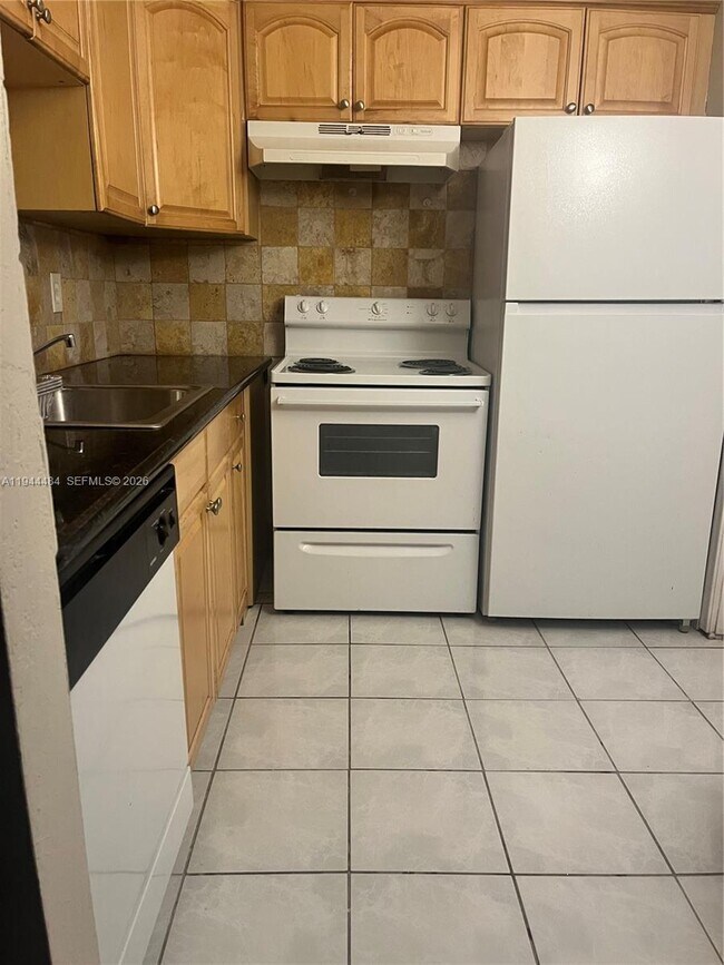 Building Photo - 2775 Taft St