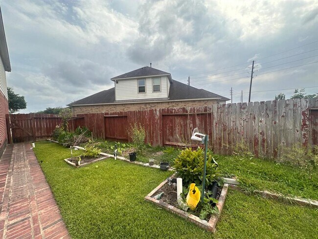 Building Photo - 2230 Argos Dr