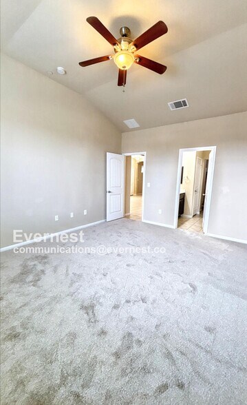 Building Photo - 2880 Donnell Dr