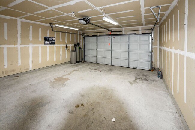 Building Photo - Elegant 4BR/3BA Home with Fireplace, Bonus Room and Open Layout!