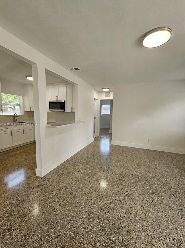 Building Photo - 1112 NW 15th Ave