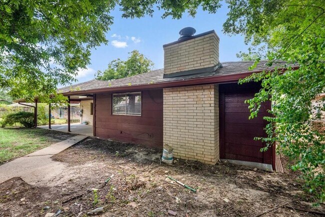 Building Photo - 8630 Valley S Dr