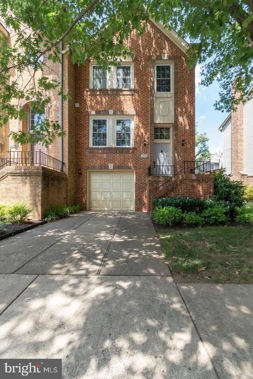 Building Photo - 3956 Valley Ridge Dr