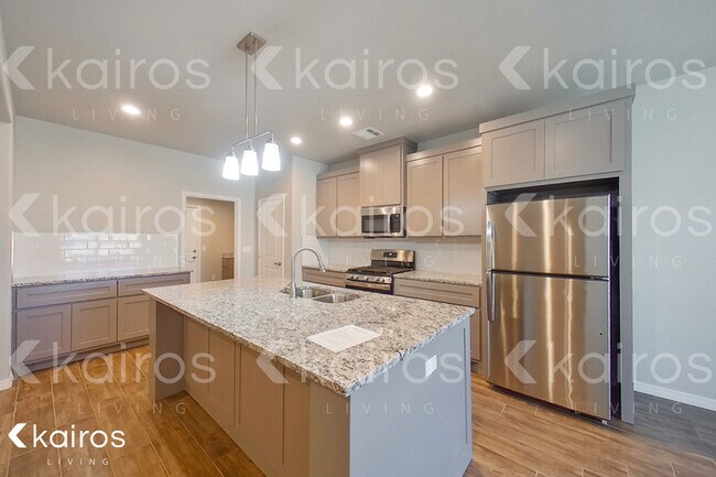 Building Photo - 2805 Destin Ave