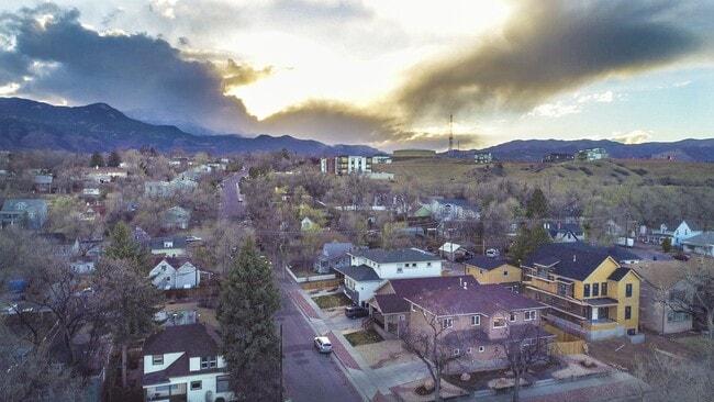 Building Photo - 724 N Walnut St