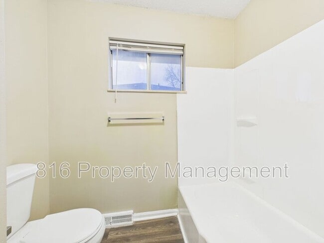 Building Photo - 131 S Crescent Ave