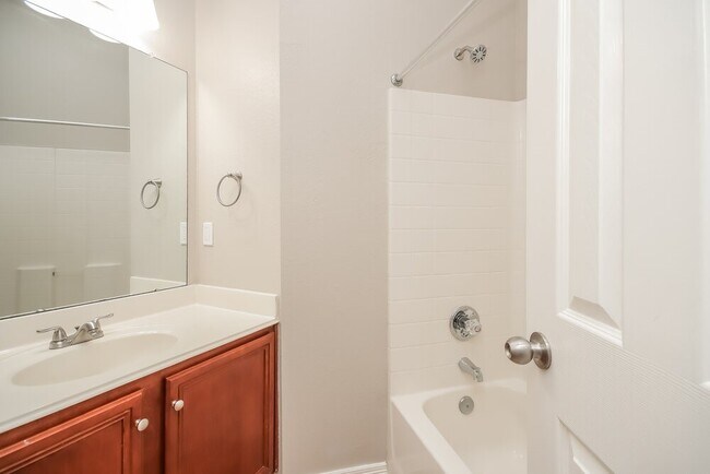 Building Photo - 2309 Highland Crossing Dr