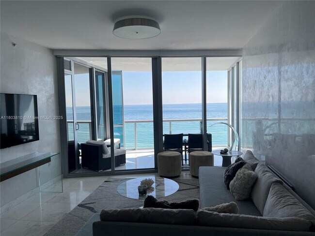 Primary Photo - 17121 Collins Ave