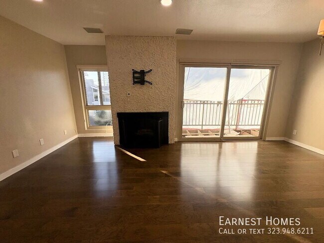 Building Photo - 141 S Clark Dr