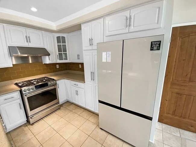 Building Photo - 5982 Birdie Dr