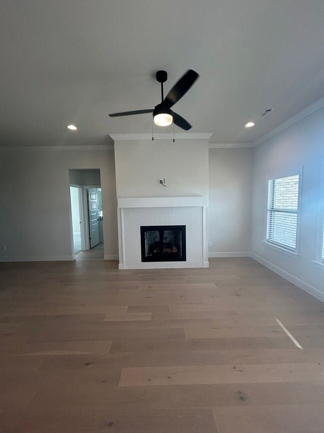 Building Photo - Beautiful Modern Home in Pea Ridge!