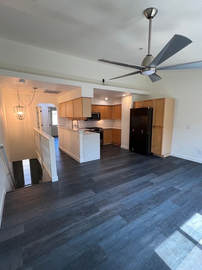 Building Photo - 437 Harris Ln