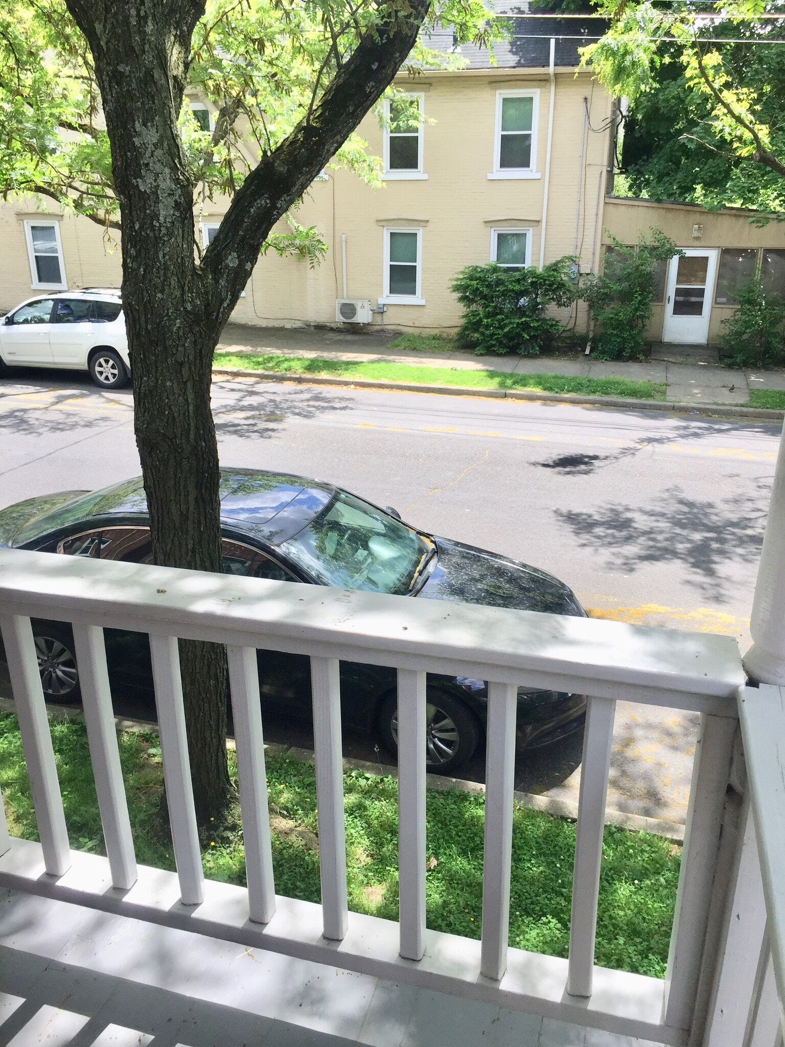 plenty of street parking - 1001 Main St