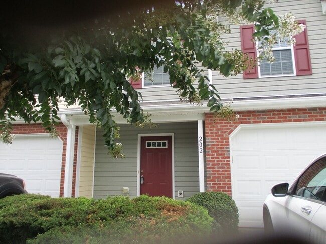 Primary Photo - APPLICATION PENDING-3 Level Townhouse For ...