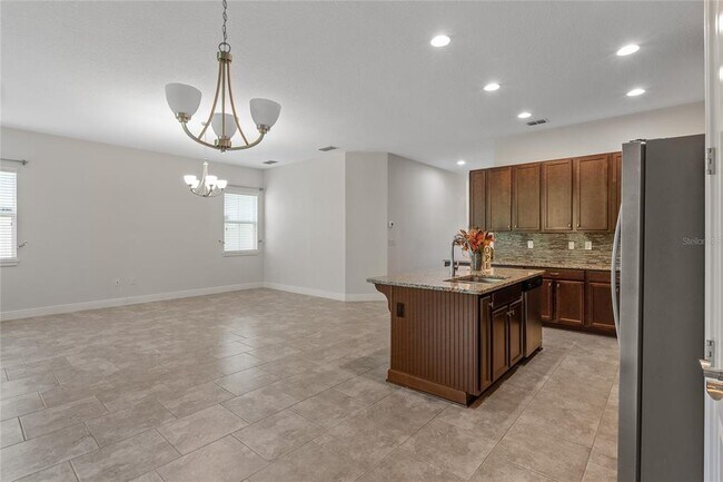 Building Photo - 2460 Promenade Dr