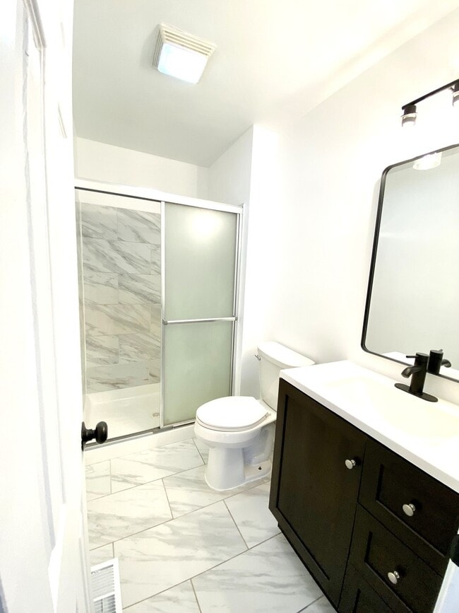 Building Photo - 629 W Streamwood Blvd