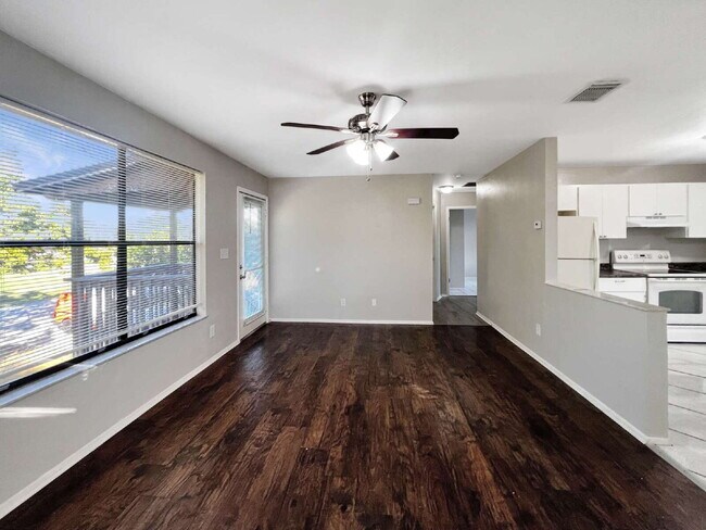 Building Photo - Cozy Inside, Spacious Outside: Fort Myers 2 Bed / 1 Bath + Giant Lawn + W/D Hookups — Pets Accepted