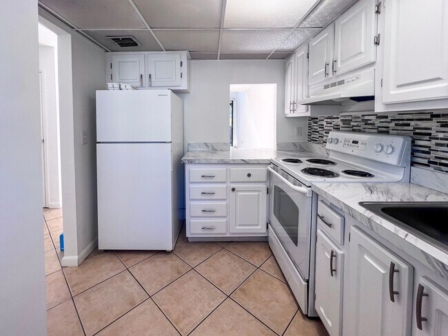 Building Photo - 605 SW 75th St