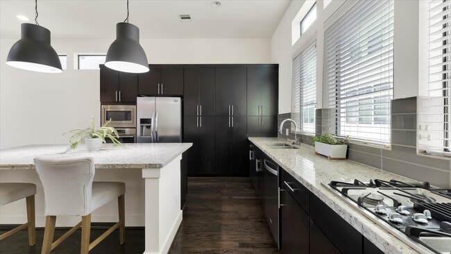 Building Photo - 2115 Colorado St