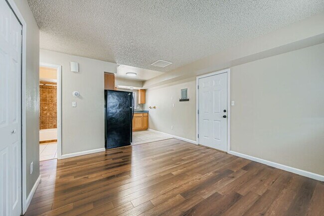 Building Photo - 6652 Provincial Dr