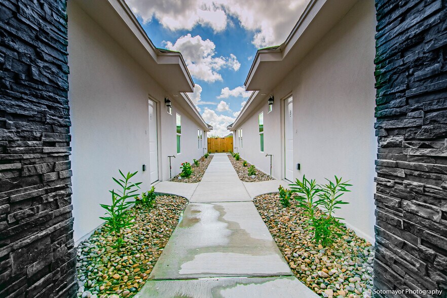 Building Photo - 3424 Golden Nugget