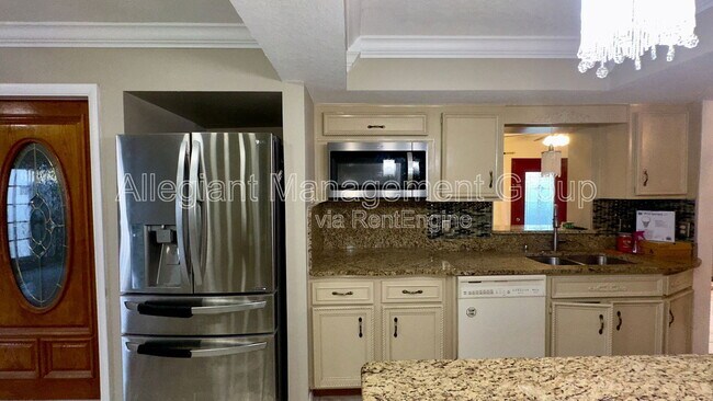 Building Photo - 2410 Sable Dr