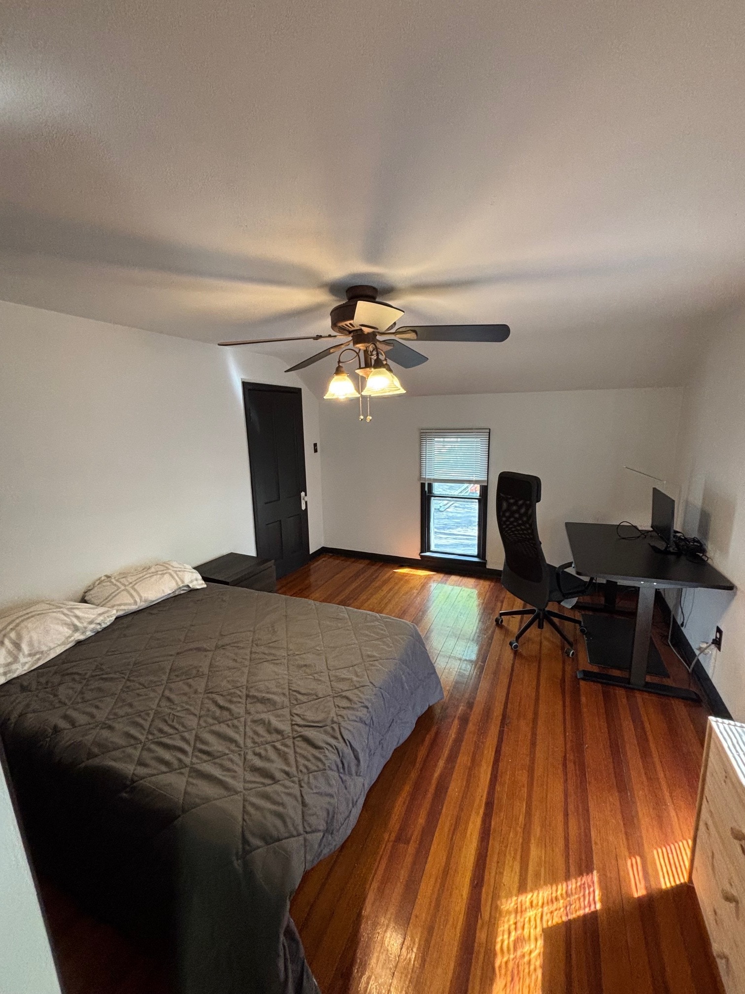 bedroom 1 - 302 W Washington St