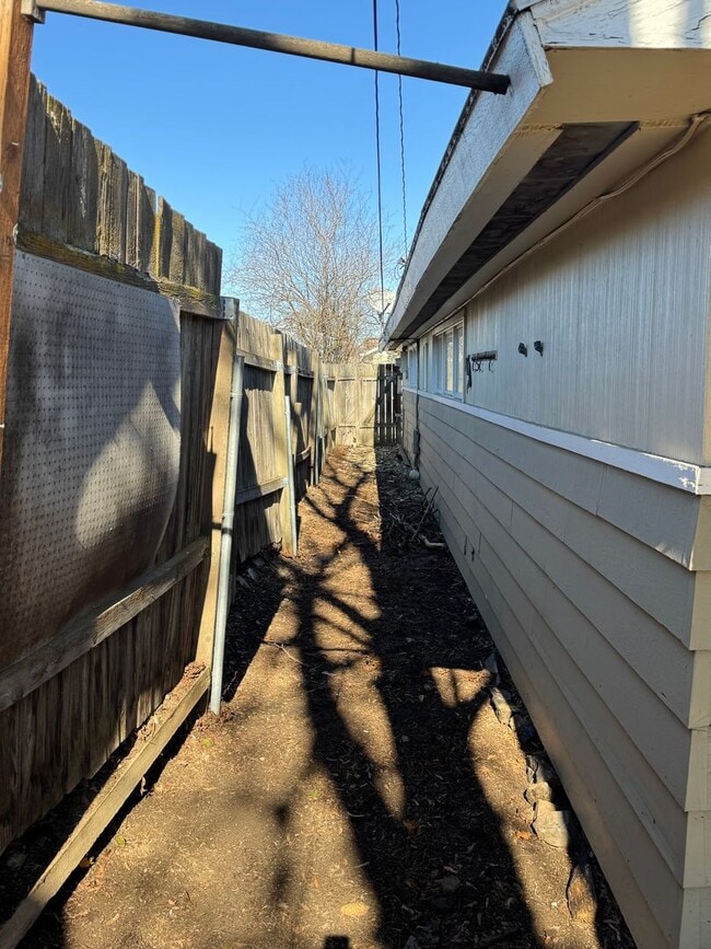 Building Photo - South Hill cute 2 Bed 1 Bath rancher with covered entertaining patio