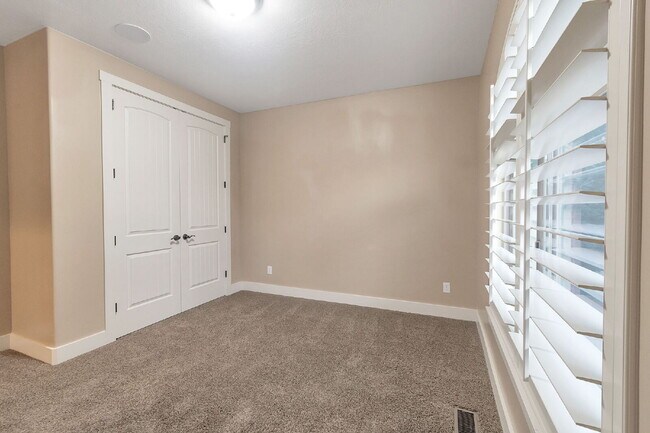 Building Photo - Suncrest — Stunning 4 Bed, 4 Bath Home - SPACIOUS LIVING