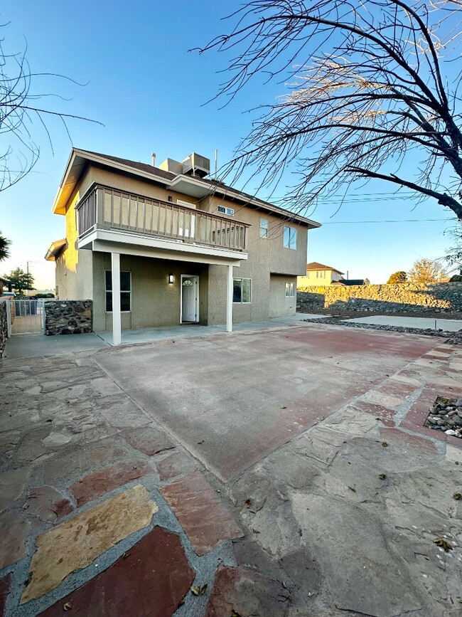 Building Photo - 7600 Plaza Redonda Dr