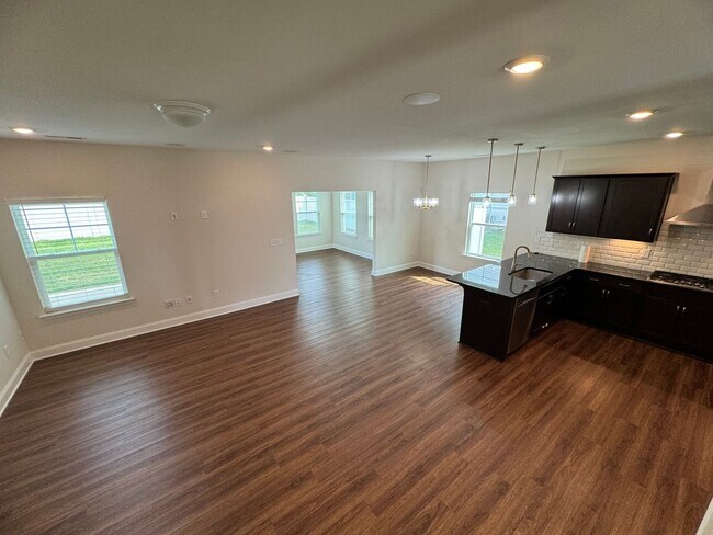 Building Photo - Spacious 4BR 3BA home in Northern Greensboro