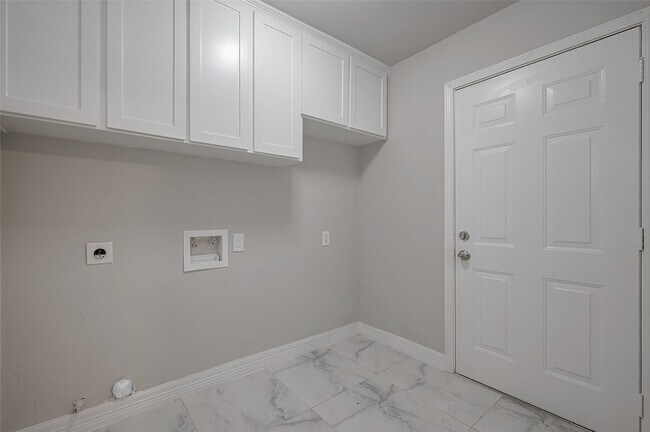 Building Photo - 919 Mockingbird Way