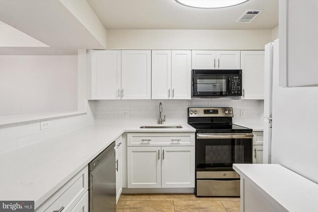 Building Photo - 5708 Chapman Mill Dr