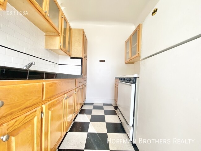 Building Photo - 717 Normandie Ave