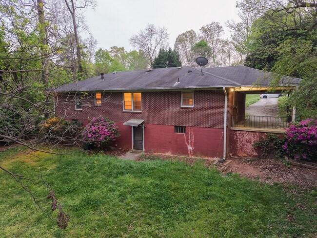 Building Photo - 2019 Bramblewood Dr NE