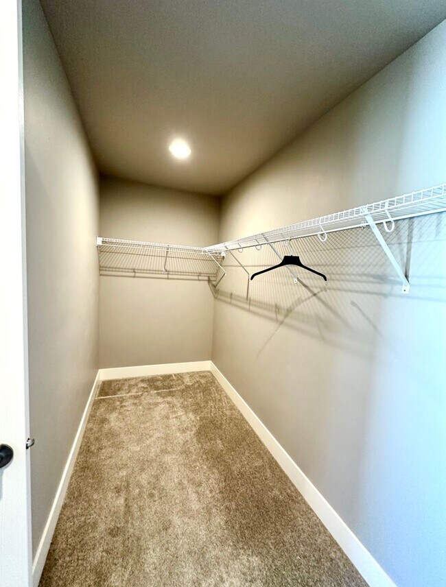 Building Photo - 20606 SE Slate Ave