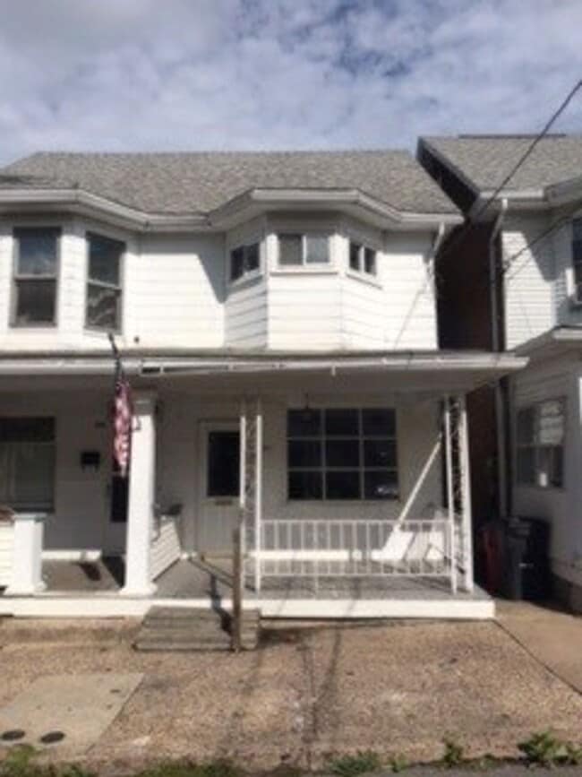 Primary Photo - 3 bedroom 1 bathroom