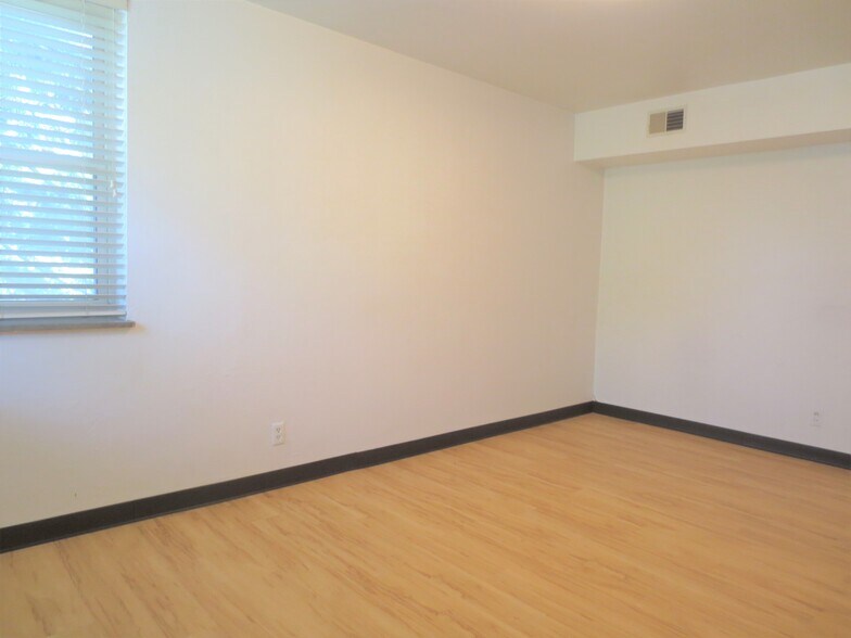Building Photo - 5710 Phillips Ave