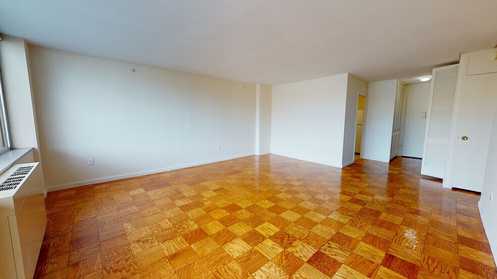 Building Photo - 10 Monmouth Ct