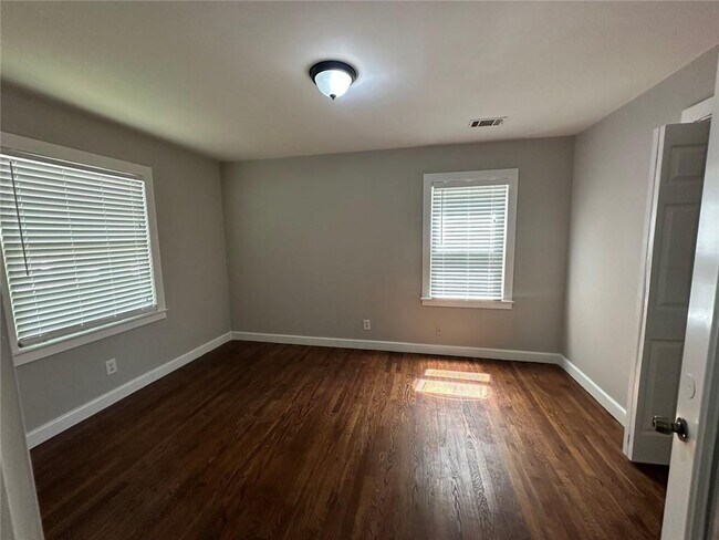 Building Photo - 2397 Sandy Plains Rd