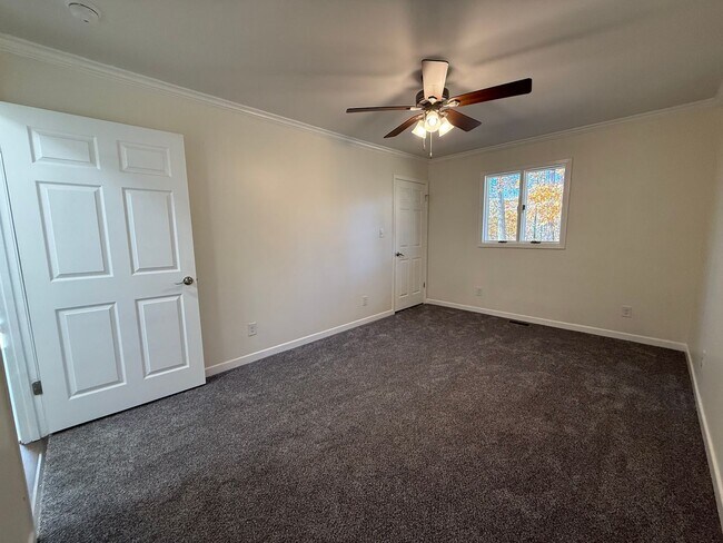 Building Photo - Newly renovated 3 Bedroom 3 Bathroom Home ...