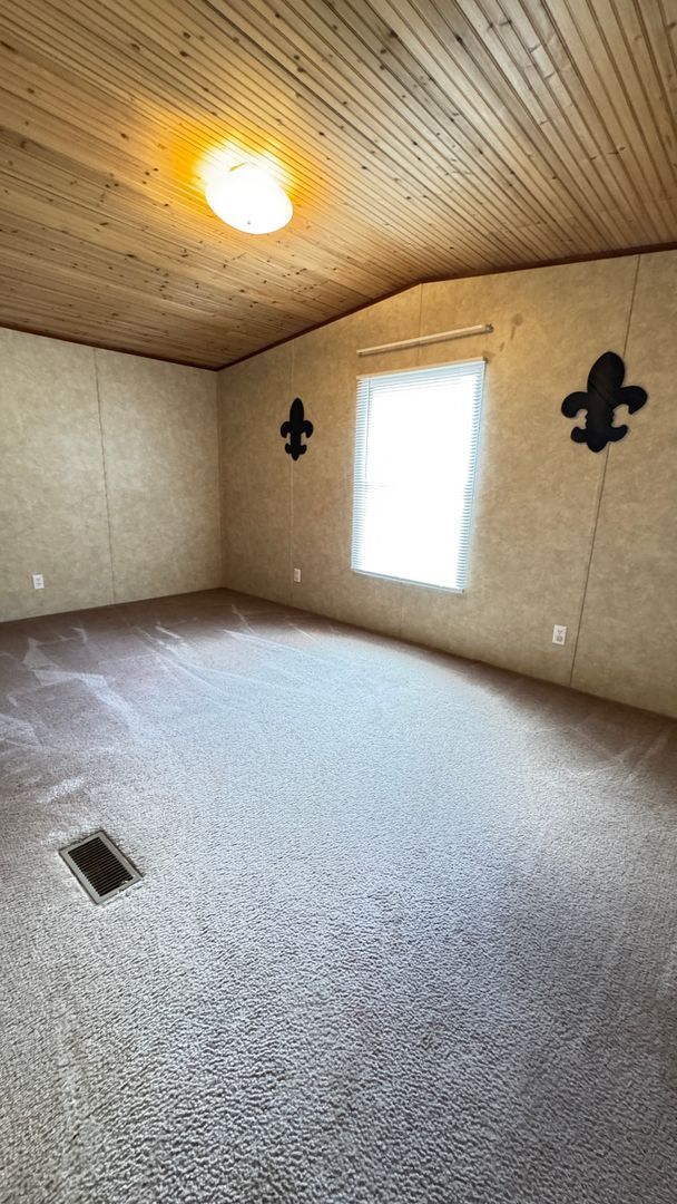 Building Photo - 2009 Model 3 Bedroom 2 Bath Mobile Home