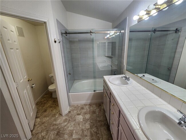 Building Photo - 5201 S Torrey Pines Dr