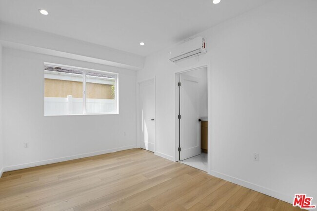 Building Photo - 10826 1/4 Hesby St